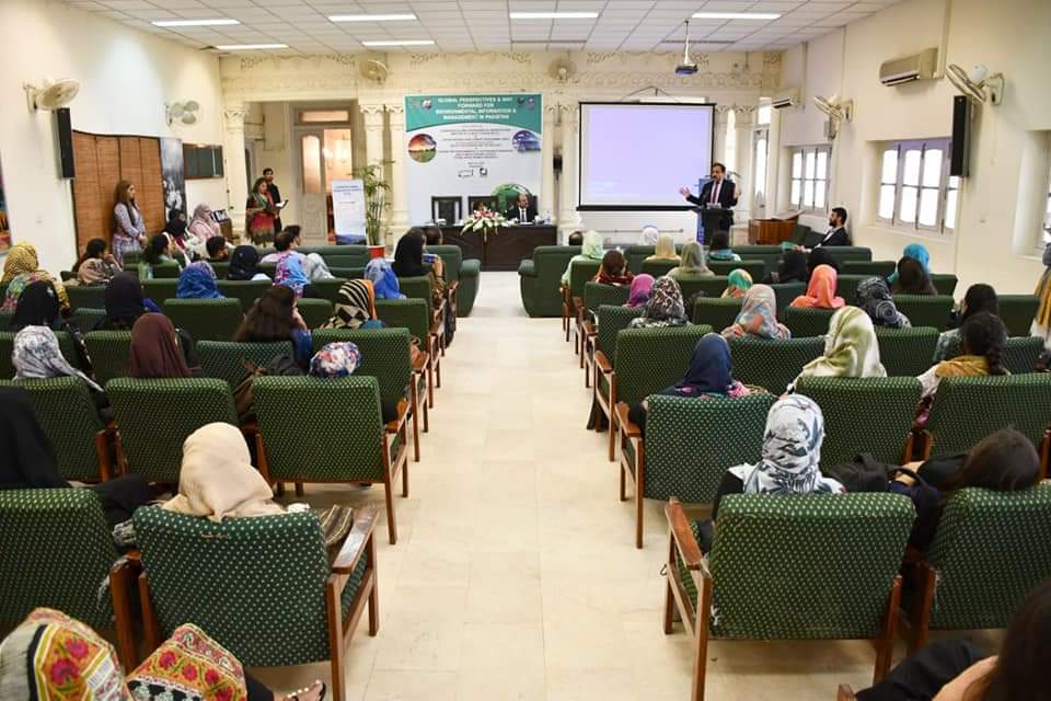 Attendees at the EMIS seminar.